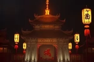 公路剧《北纬三十七度》驾驶途中公路与远山画面